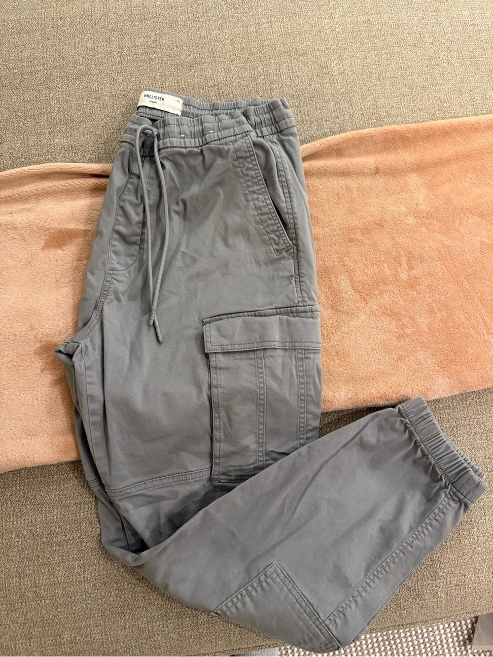 men’s gray hollister cargo pants